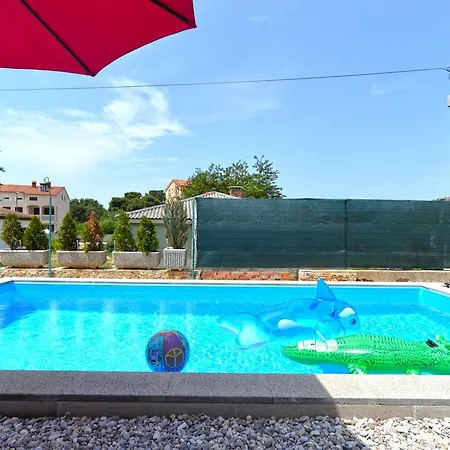House With Pool 1117 Holiday home Fazana