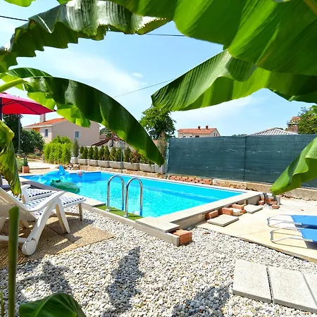 Дом отдыха House With Pool 1117
