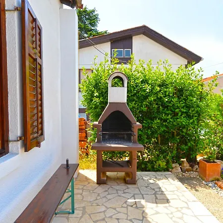 House With Pool 1117 *